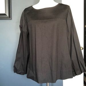 Black pleat front tunic with blouson sleeve